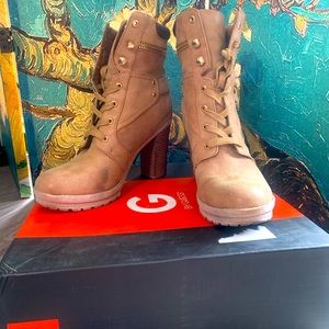 Guess Gogi Boots - Tan